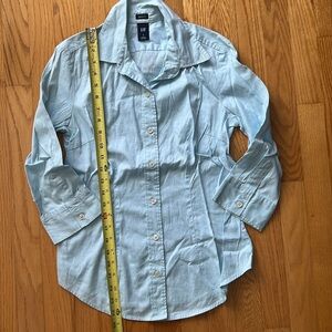 Gap stretch women button down light blue shirt